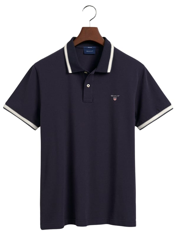 Werten Sie Ihre Garderobe mit unserem zeitlosen Piqué-Poloshirt aus Baumwolle mit kurzen Ärmeln und regulärer Passform auf. Mit Fischgrät-Details am Kragen und an den Bündchen sowie einem gestickten GANT-Wappen auf der Brust ist dieser sportliche Klassiker aus leichtem, atmungsaktivem Stoff gefertigt. (2063005)