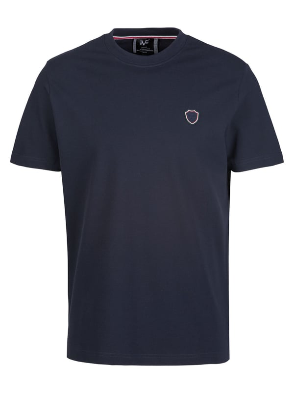 Das 19v69 ITALIA T-Shirt *TARIUS* überzeugt mit schlichter Eleganz und einem dezenten Logo-Detail. Der weiche Materialmix aus Baumwolle und Polyester sorgt für hohen Tragekomfort, während der klassische Rundhalsausschnitt und der Regular Fit einen perfekten Sitz bieten – ideal für Freizeit und Alltag.