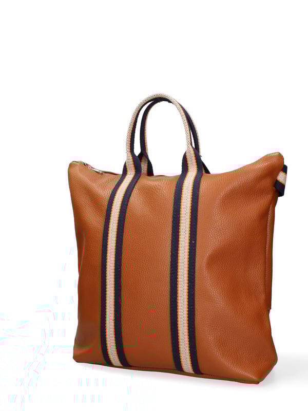 Bolso de mano convertible en mochila de mujer. El cierre es con cremallera. Los bolsillos internos son uno con cremallera. Los bolsillos externos están ausentes. Falta la correa para el hombro. El mango es de tela. Hay un compartimento interno. El material exterior es piel auténtica tipo dólar. Internamente está forrado en tejido 70% algodón - 30% poliéster. Medidas: 43x38x12 cm. Hecho en Italia