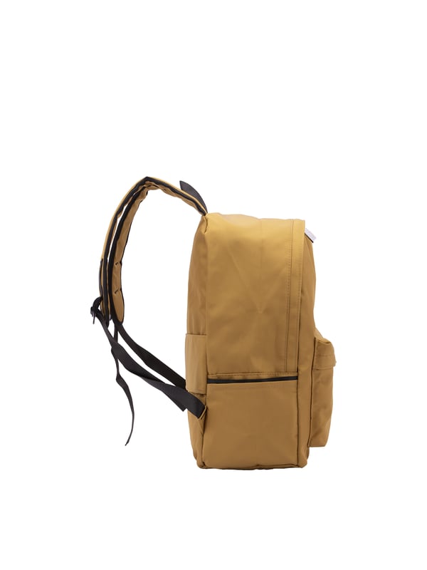 B Cavalli Mochila Unisexo Mochila unisex. El cierre es con cremallera. Los bolsillos internos son uno abierto. Los bolsillos exteriores son uno frontal con cremallera y dos laterales abiertos. La bandolera es ajustable en tela. El mango está fabricado en nailon. Hay un compartimento interno. El material exterior es 100% Poliéster. Internamente es 100% Poliéster. Medidas: 42x30x22 cm. Producto de moda