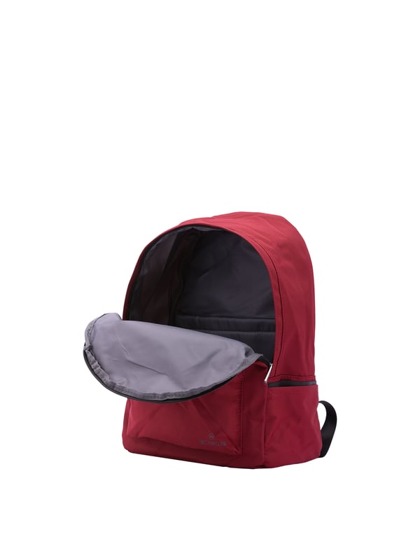 B Cavalli Mochila Unisexo Mochila unisex. El cierre es con cremallera. Los bolsillos internos son uno abierto. Los bolsillos exteriores son uno frontal con cremallera y dos laterales abiertos. La bandolera es ajustable en tela. El mango está fabricado en nailon. Hay un compartimento interno. El material exterior es 100% Poliéster. Internamente es 100% Poliéster. Medidas: 42x30x22 cm. Producto de moda