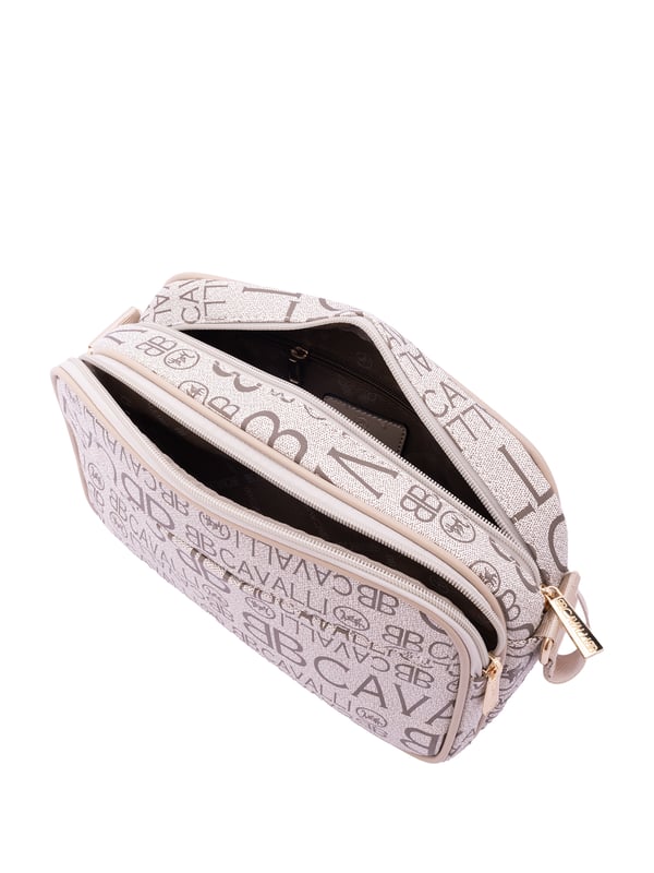 Bolso bandolera para mujer. El cierre es con cremallera. Los bolsillos internos son uno con cremallera. Los bolsillos externos son dos delanteros con cremallera y uno trasero abierto. La bandolera es ajustable en tela. Falta el mango. Hay un compartimento interno. El material exterior es ecopiel. Internamente es 100% Poliéster. Medidas: 18x28x11 cm. Producto de moda