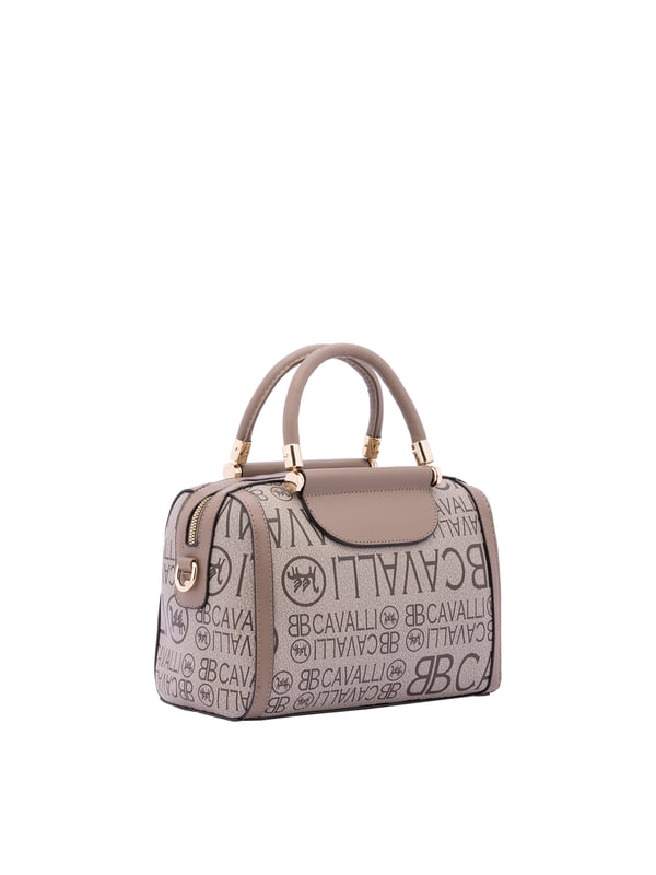 Bolso baúl de mujer. El cierre es con cremallera. Hay dos bolsillos internos con cremalleras. Los bolsillos externos son uno en la espalda con cremallera. La bandolera es ajustable y extraíble en ecopiel. El mango es de ecopiel. Hay un compartimento interno. El material exterior es ecopiel. Internamente es 100% Poliéster. Medidas: 18x25x14 cm. Producto de moda