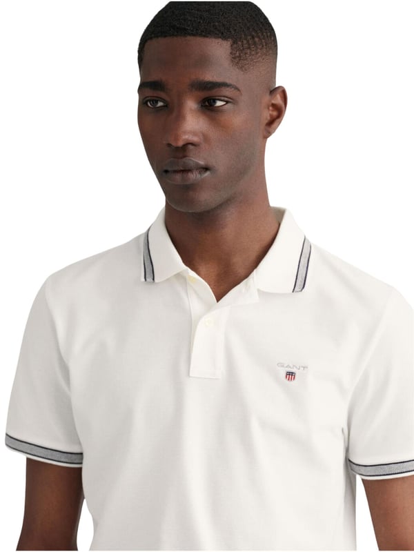 Elevate your wardrobe with our timeless Regular fit Short sleeves cotton piqué shirt. Featuring herringbone detailing on the collar and cuffs and an embroidered GANT shield on the chest, this sporty classic is made of lightweight, breathable fabric (2063005)