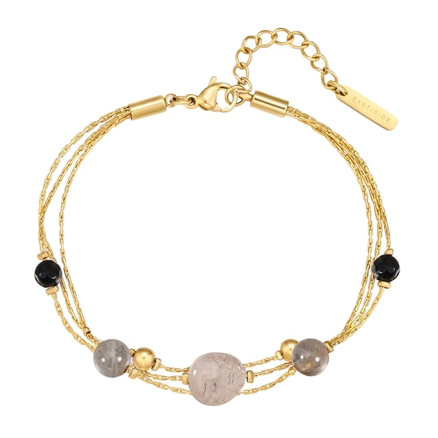 Do you appreciate high-quality fashion jewelry with wow potential? Then this necklace from the EAST/SIDE label is your new everyday piece! In several rows, the chain nestles into your décolleté and impresses with the magic of gemstones: three link chains combine with round-cut spinel and agate stones as well as small stainless steel bullets to create an eye-catcher that is pleasantly smooth to wear. All stainless steel elements are robust, hard-wearing and easy to care for and finished with a warm, shiny 14-carat yellow gold finish. An extension chain with a lobster clasp ensures easy putting on and taking off and uncomplicated length adjustment.