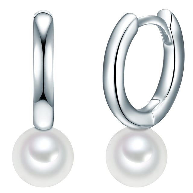 Pearls always radiate a timeless elegance and really stand by every woman. This also proves this grandiose creola pair of the renowned pearl label Valero Pearl. This brand is known for only using the highest quality freshwater breeding breeding breeding breeding breeders on their jewelry and so two real splendid specimens have also found their way to filigan creoles from 925 sterling silver. The round pearls were attached directly under the high -glossy earrings and thus result in a sovereign and noble overall composition on their earlobes, around which you are guaranteed to envy.