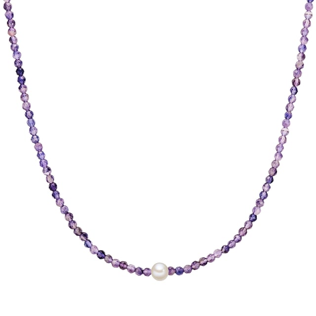 Do you love accessories that use pearls puristically and integrate them into a contemporary mix of materials? Then this chain of the Valero Pearl label is the perfect choice. The focus is on a noble shimmering freshwater breeding pearl, integrated into a strand made of faceted amethyst. The healing stone ensures inner peace, inspires the imagination and promotes mental clarity and concentration. A comfortable carabiner closure ensures high comfort, with a 5 cm long extension piece, both made of 925 sterling silver with rhodium finishing as a reliable start -up protection.