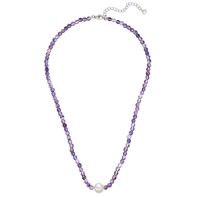 Do you love accessories that use pearls puristically and integrate them into a contemporary mix of materials? Then this chain of the Valero Pearl label is the perfect choice. The focus is on a noble shimmering freshwater breeding pearl, integrated into a strand made of faceted amethyst. The healing stone ensures inner peace, inspires the imagination and promotes mental clarity and concentration. A comfortable carabiner closure ensures high comfort, with a 5 cm long extension piece, both made of 925 sterling silver with rhodium finishing as a reliable start -up protection.