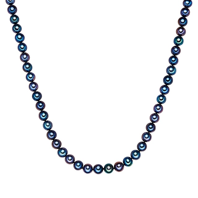 Experience magical moments as the wearer of this beautifully extravagant pearl necklace from the Valero Pearls collection. Dozens of potato-shaped freshwater breeding breeding pearls that were raised on delicate pearl silk conjure up spectacularly dazzling effects on their cleavage. You owe this to your opulent luster, which resembles the magnificent plumage of the paw and thus captivates everyone. In the neck, this gem can be closed from the finest sterling silver using a carabiner closure and there is even the possibility to easily regulate your length and thus optimize your soft case in the neckline as well as by magic.