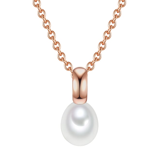In order to get through everyday life in style and well -groomed, it often doesn't need much. A pretty blouse, a bright smile - and this simple and at the same time feminine necklace with trailer from the new collection of Valero Pearls. Their fine anchor chain members made of 925 sterling silver are covered with a noble glossy rose gilding, which conjures up a rosy appearance on their cleavage. Finally, there is also the subtle trailer, consisting of a rosé-plated pendant and a real freshwater breeding pearl in drop shape. Their uniform nature makes the stunning luster come into its own so that further decorative elements would only unnecessarily distract.