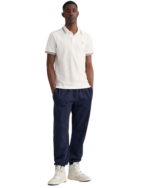 Elevate your wardrobe with our timeless Regular fit Short sleeves cotton piqué shirt. Featuring herringbone detailing on the collar and cuffs and an embroidered GANT shield on the chest, this sporty classic is made of lightweight, breathable fabric (2063005)