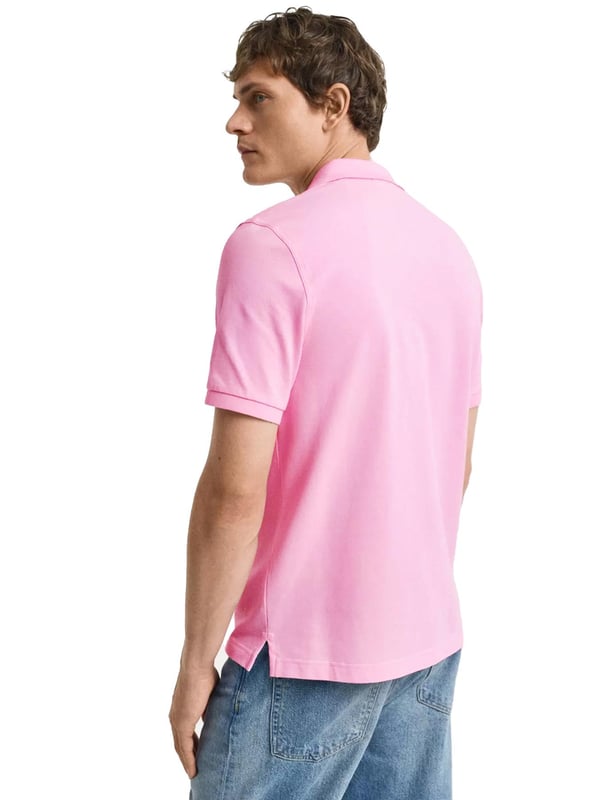 Diese Original Herren Designer Poloshirts mit kurzen Ärmeln von Gant sind mit dem Markenlogo und einem Button-Down-Kragen versehen. Hergestellt aus 100% Baumwolle sind diese leichten und atmungsaktiven Poloshirts mit Regular Fit für Freizeit- oder Arbeitskleidung geeignet.