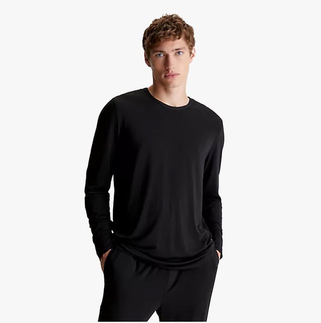 Calvin Klein Calvin Klein ULTRA SOFT UB1 Mens Sweatshirt Black

Closure/Fastening: Pull-On

Features: Comfort,Lightweight

Item Weight: 0.5 KG

Clothing Fit: Regular

Single Or Multi Pack?: Single

Gift Boxed: No

Material Composition: 87% Modal; 13% Elastane

Clothing Features: Crew Neckline | Long Sleeves | Rib-Knit Cuffs and Hem | Logo Binding Inside the Neckline | Calvin Klein Logo Tab at the Side Hem
Product Code: 000NM2234EUB1