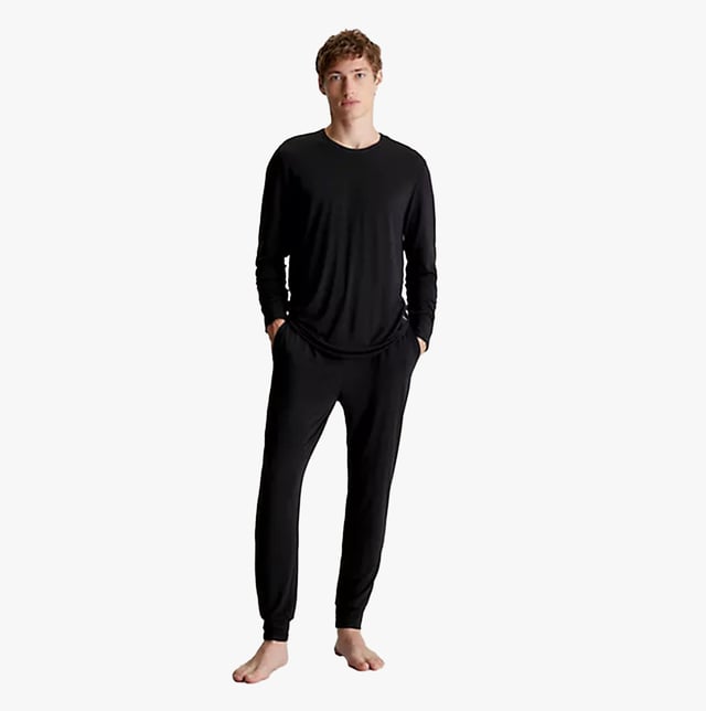 Calvin Klein Calvin Klein ULTRA SOFT UB1 Mens Sweatshirt Black

Closure/Fastening: Pull-On

Features: Comfort,Lightweight

Item Weight: 0.5 KG

Clothing Fit: Regular

Single Or Multi Pack?: Single

Gift Boxed: No

Material Composition: 87% Modal; 13% Elastane

Clothing Features: Crew Neckline | Long Sleeves | Rib-Knit Cuffs and Hem | Logo Binding Inside the Neckline | Calvin Klein Logo Tab at the Side Hem
Product Code: 000NM2234EUB1