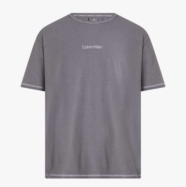 Calvin Klein CREW NECK Mens T-Shirt Grey

Closure/Fastening: Pull-On

Features: Comfort,Lightweight

Item Weight: 0.5 KG

Clothing Fit: Regular

Single Or Multi Pack?: Single

Gift Boxed: No

Material Composition: 70% Cotton, 25% Recycled Cotton, 5% Elastane

Clothing Features: Crew Neckline | Short Sleeves | Accent Topstitch Detail | Calvin Klein Embroidery on Chest | 
Product Code: 000NM2478EPA7