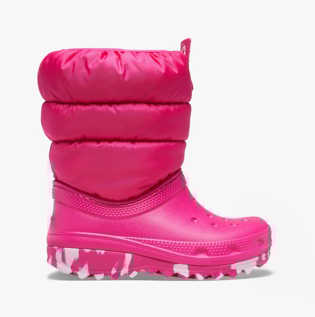 Crocs Crocs 207684-6X0 CLASSIC NEO PUFF Kids Boots Candy Pink

 Upper Material: Textile

Lining Material: Polyester

Sole Material: Rubber/EVA

Closure/Fastening: Pull-On

Features: Warm Lining,Comfort

Shoe Width: Relaxed

Item Weight: 1 KG

Heel Height: Flat (Under 2.5cm)

Boot Style: Snow Boots
Product Code: 207684-6X0