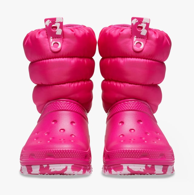 Crocs Crocs 207684-6X0 CLASSIC NEO PUFF Kids Boots Candy Pink

 Upper Material: Textile

Lining Material: Polyester

Sole Material: Rubber/EVA

Closure/Fastening: Pull-On

Features: Warm Lining,Comfort

Shoe Width: Relaxed

Item Weight: 1 KG

Heel Height: Flat (Under 2.5cm)

Boot Style: Snow Boots
Product Code: 207684-6X0