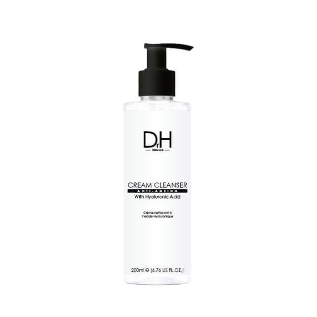 Dr H Pack de Hidratación y Limpieza Anti-Envejecimiento Experimenta una limpieza revitalizante con este paquete de cuidado de la piel hidratante que combina las propiedades nutritivas de la manteca de karité y el aloe vera para hidratar y calmar profundamente tu piel. Enriquecido con ácido salicílico y ácido glicólico, exfolia y destapa los poros de manera efectiva, promoviendo una tez más clara. La inclusión de niacinamida ayuda a iluminar el tono de la piel, mientras que el hialuronato de sodio proporciona una hidratación intensa, dejando tu piel con una sensación de frescura y rejuvenecimiento. Ideal para uso diario, este producto asegura que tu piel se mantenga equilibrada, suave y radiante.