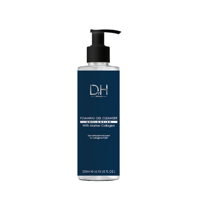 Dr H Pack de Hidratación y Limpieza Anti-Envejecimiento Experimenta una limpieza revitalizante con este paquete de cuidado de la piel hidratante que combina las propiedades nutritivas de la manteca de karité y el aloe vera para hidratar y calmar profundamente tu piel. Enriquecido con ácido salicílico y ácido glicólico, exfolia y destapa los poros de manera efectiva, promoviendo una tez más clara. La inclusión de niacinamida ayuda a iluminar el tono de la piel, mientras que el hialuronato de sodio proporciona una hidratación intensa, dejando tu piel con una sensación de frescura y rejuvenecimiento. Ideal para uso diario, este producto asegura que tu piel se mantenga equilibrada, suave y radiante.