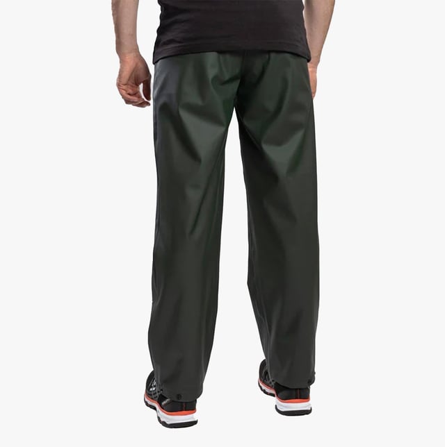 Helly Hansen VOSS Unisex Wasserdichte Hose Dunkelgrün Helly Hansen VOSS Unisex Wasserdichte Hose Dunkelgrün
Verschluss: Schnürung
Eigenschaften: Komfort, Reflektierend
Artikelgewicht: 0,272 KG
Bekleidungsschnitt: Regulär
Sicherheitsmerkmale: Wasserdicht
Einzel- oder Mehrpack?: Einzel
Geschenkverpackt: Nein
Materialzusammensetzung: Wasserdichtes PU-Gewebe mit Helox+-Technologie, die umfassenden Wetterschutz bietet
Bekleidungsmerkmale: Verstellbarer Beinabschluss mit Druckknöpfen, Elastikband an der Taille, Reflexionselemente
Produktcode: 35099-65568