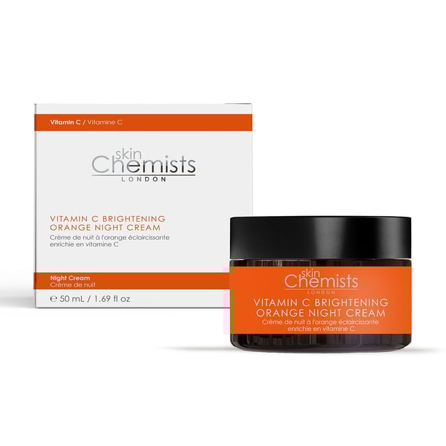 skinChemists Set de regalo antienvejecimiento de noche con vitamina C Descubre el Set de Regalo Anti-Envejecimiento Nocturno de Vitamin C de skinChemists, una lujosa colección diseñada para rejuvenecer tu piel mientras duermes. Infundido con poderosos ingredientes como el Fosfato de Ascorbilo Sódico y el Polvo de Flor de Rosa Centifolia, este kit trabaja para iluminar tu tez, reducir la apariencia de líneas finas y promover un brillo juvenil. Perfecto para regalar en ocasiones especiales, este set no solo ofrece resultados visibles, sino que también brinda una experiencia de cuidado que mejora tu rutina nocturna de cuidado de la piel.
Este set de regalo es ideal para cualquiera que busque elevar su régimen de cuidado de la piel, convirtiéndolo en un presente considerado para cumpleaños, aniversarios o simplemente porque sí. Los ingredientes cuidadosamente seleccionados, incluidos extractos naturales y agentes hidratantes, aseguran que tu piel se sienta nutrida y revitalizada. Date un capricho o regala a un ser querido el Set de Regalo Anti-Envejecimiento Nocturno de Vitamin C de skinChemists y abraza los beneficios de una piel radiante y juvenil.