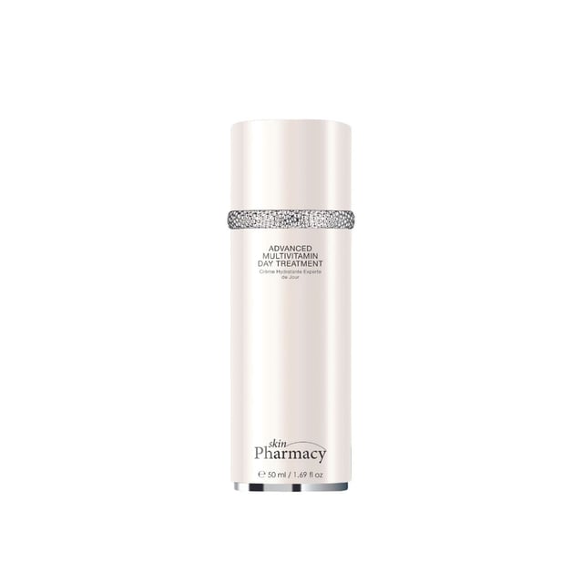 skinPharmacy Kit de Tratamiento Diurno Avanzado de Multivitaminas Anti-Envejecimiento Desata el poder del Retinol y el Glucosido Ascorbilo para una complexión luminosa y que desafía la edad con nuestro Kit de Suero Multivitamínico + Tratamiento Diurno. Disfruta del abrazo hidratante del Aceite de Coco, Aceite de Semilla de Argania Spinosa y Sodium Hyaluronate, asegurando que tu piel se mantenga flexible y revitalizada. Nuestra fórmula meticulosamente elaborada, enriquecida con Alantoína y Pantenol, proporciona una solución integral, abordando múltiples necesidades de cuidado de la piel para un brillo radiante. Abraza la bondad de extractos naturales como el Polvo de Jugo de Hoja de Aloe Barbadensis y el Extracto de Raíz de Achicoria, promoviendo la salud y vitalidad de la piel con cada aplicación. Experimenta la mezcla ligera pero potente que se absorbe sin esfuerzo en tu piel, dejándola suave, rejuvenecida y lista para enfrentar el día.