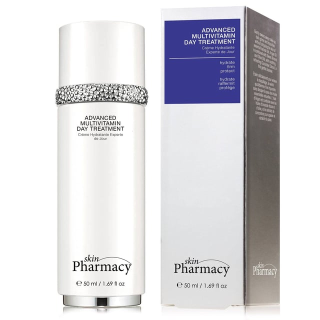 skinPharmacy Paquete de renovación de piel escudo urbano anti-envejecimiento Experimenta un tratamiento revitalizante para la piel con este innovador paquete de renovación diseñado para realzar la radiancia natural de tu piel. Infundido con poderosos ingredientes como el Fosfato de Ascorbilo Sódico, una forma estable de Vitamina C, ilumina el cutis y promueve la producción de colágeno. La inclusión de Filtrado de Secreción de Caracol ofrece una hidratación excepcional y ayuda en la regeneración de la piel, mientras que la Manteca de Karité proporciona una profunda hidratación, dejando tu piel suave y flexible. Con beneficios adicionales del Veneno de Abeja y Lactobacillus Ferment, este producto no solo ayuda a combatir los signos del envejecimiento, sino que también protege contra los factores estresantes ambientales, lo que lo hace ideal para la vida urbana. Abraza un cutis más saludable y luminoso con esta solución de cuidado de la piel formulada por expertos.