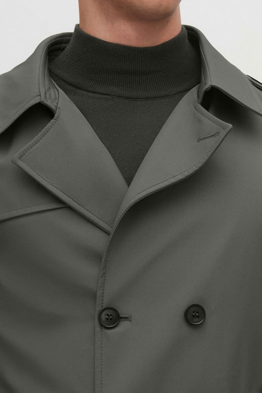 Als Vorreiter der Herrenmode bringt DS Damat weiterhin Qualität und Komfort in die Garderobe jedes Mannes. Entdecken Sie zeitlose Designs mit Liebe zum Detail – ideal für Freizeit und Business. Mit DS Damat verbinden Sie Stil und Bequemlichkeit auf höchstem Niveau. Ergänzen Sie Ihre Garderobe mit DS Damat und spüren Sie den Unterschied von Qualität und Eleganz.