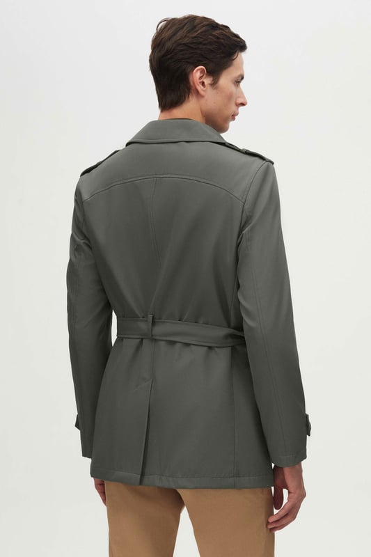 Als Vorreiter der Herrenmode bringt DS Damat weiterhin Qualität und Komfort in die Garderobe jedes Mannes. Entdecken Sie zeitlose Designs mit Liebe zum Detail – ideal für Freizeit und Business. Mit DS Damat verbinden Sie Stil und Bequemlichkeit auf höchstem Niveau. Ergänzen Sie Ihre Garderobe mit DS Damat und spüren Sie den Unterschied von Qualität und Eleganz.