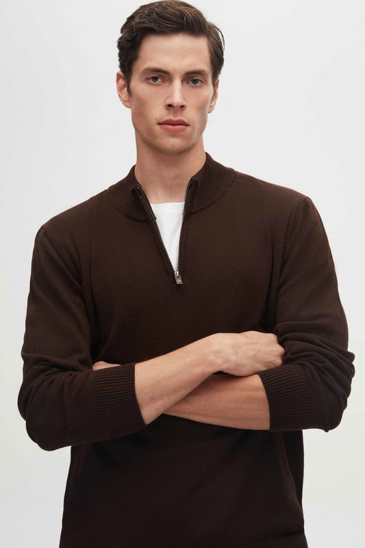 DS Damat, een pionier in herenmode, blijft kwaliteit en comfort brengen in de garderobe van elke man. Ontdek tijdloze designs met oog voor detail, geschikt voor zowel casual als formele gelegenheden. Verhef je stijl met DS Damat's hoogwaardige collectie, waar elegantie en dagelijks comfort samenkomen. Voeg DS Damat toe aan je garderobe en ervaar het verschil in kwaliteit en klasse.
