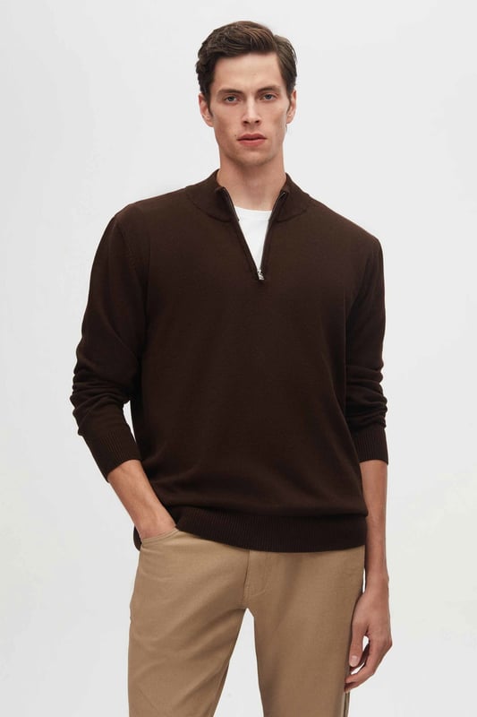 DS Damat, een pionier in herenmode, blijft kwaliteit en comfort brengen in de garderobe van elke man. Ontdek tijdloze designs met oog voor detail, geschikt voor zowel casual als formele gelegenheden. Verhef je stijl met DS Damat's hoogwaardige collectie, waar elegantie en dagelijks comfort samenkomen. Voeg DS Damat toe aan je garderobe en ervaar het verschil in kwaliteit en klasse.