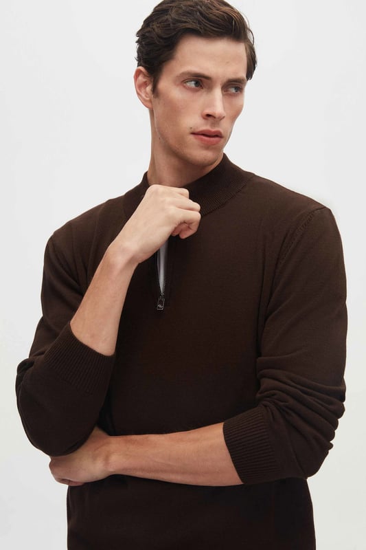 DS Damat, een pionier in herenmode, blijft kwaliteit en comfort brengen in de garderobe van elke man. Ontdek tijdloze designs met oog voor detail, geschikt voor zowel casual als formele gelegenheden. Verhef je stijl met DS Damat's hoogwaardige collectie, waar elegantie en dagelijks comfort samenkomen. Voeg DS Damat toe aan je garderobe en ervaar het verschil in kwaliteit en klasse.