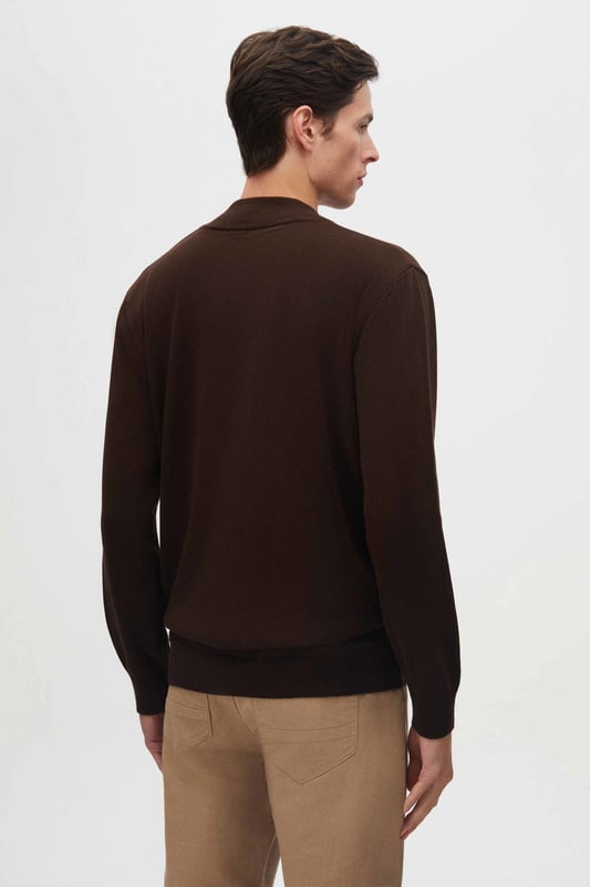 DS Damat, een pionier in herenmode, blijft kwaliteit en comfort brengen in de garderobe van elke man. Ontdek tijdloze designs met oog voor detail, geschikt voor zowel casual als formele gelegenheden. Verhef je stijl met DS Damat's hoogwaardige collectie, waar elegantie en dagelijks comfort samenkomen. Voeg DS Damat toe aan je garderobe en ervaar het verschil in kwaliteit en klasse.
