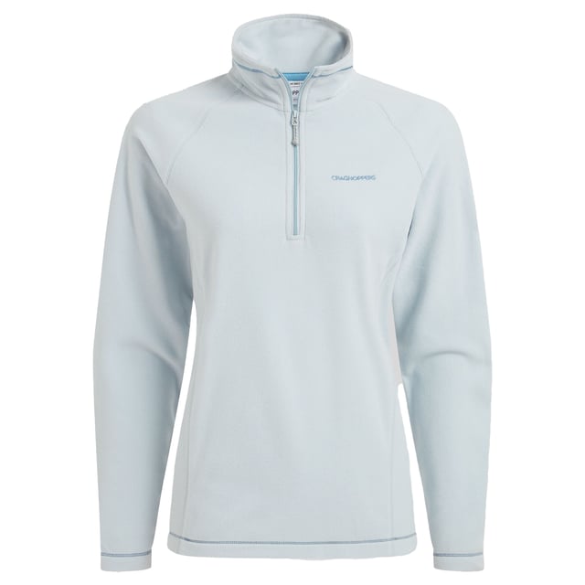 Materialzusammensetzung (%): 100% Polyester. Gewebe: Micro-Vlies. GSM (Gramm pro Quadratmeter): 280. Design: Logo, Unifarben. Kontrastnähte, Pflegeleicht, isolierend, Leicht, Schnelltrockend, Aus recycelten Materialien. Langärmlig. Reißverschluss. Länge: 66,04 cm. mit halbem Reißverschluss.