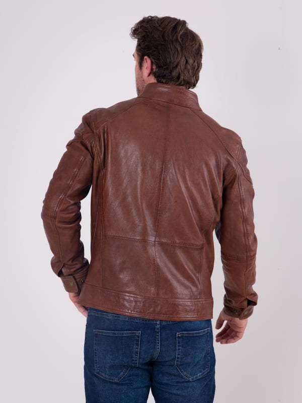 Expertly crafted from fine aniline leather, the Burnmoor jacket exudes rugged sophistication. This classic jacket features a concealed centre zip fastening with a press stud placket, as well as press stud and zip pockets for stylish practicality. Shoulder panel detailing and branded brass-tone hardware complete this timeless look.