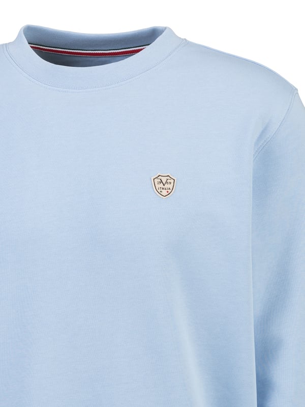 Het 19v69 ITALIA sweatshirt *NICO* maakt indruk met zijn eenvoudige elegantie en hoge comfort. De zachte katoen-polyestermix zorgt voor een aangenaam gevoel, terwijl de klassieke ronde halslijn en de normale pasvorm een perfecte pasvorm bieden, ideaal voor vrije tijd en dagelijks gebruik.