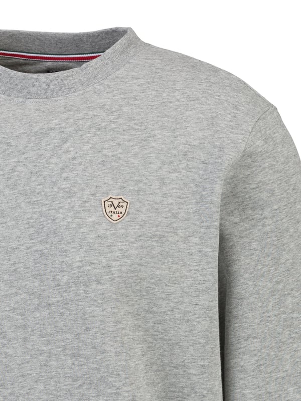 Het 19v69 ITALIA sweatshirt *NICO* maakt indruk met zijn eenvoudige elegantie en hoge comfort. De zachte katoen-polyestermix zorgt voor een aangenaam gevoel, terwijl de klassieke ronde halslijn en de normale pasvorm een perfecte pasvorm bieden, ideaal voor vrije tijd en dagelijks gebruik.