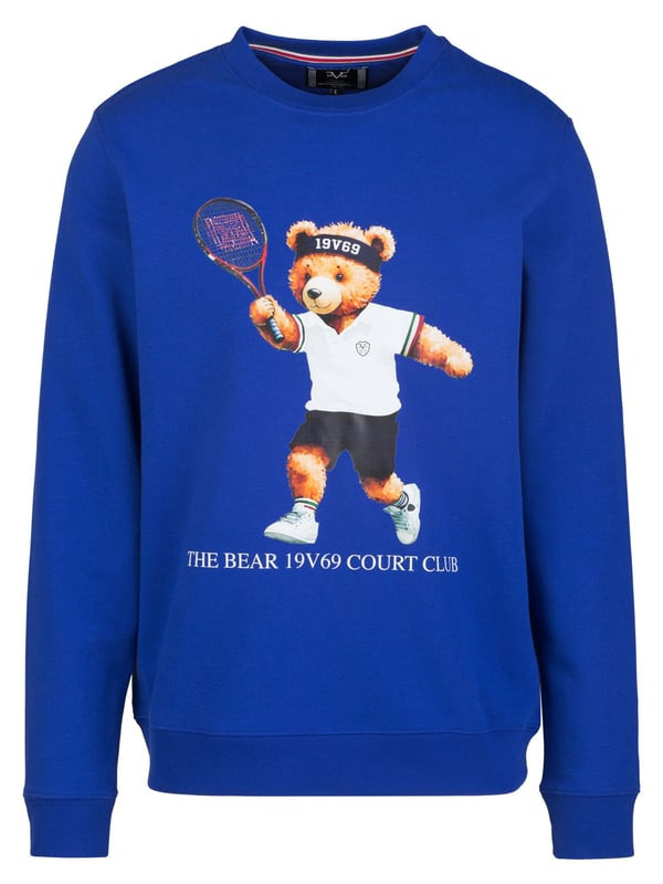 Het 19v69 ITALIA sweatshirt *NICO TENNIS TEDDY* combineert een sportieve stijl met een speelse teddyprint. De zachte materiaalmix maakt het comfortabel om te dragen, terwijl de klassieke ronde halslijn een casual look afrondt die perfect is voor vrije tijd en streetwear.