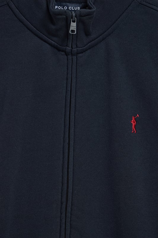Polo Club setzt weiterhin auf Kleidungsstücke, wie das Sweatshirt mit Reißverschluss im sportlichen Stil. Dieses Sweatshirt ist aus Baumwolle und hat eine flauschige Innenseite. Ideal in Kombination mit einer Jogginghose, Jeanshose oder Chinohose. Hoher Kragen. Reißverschluss an der Vorderseite. Zwei Vordertaschen. Bund und Manschetten gerippt. Unsere Basics sind von außergewöhnlicher Qualität und überlassen kein Detail dem Zufall. Sie sind mit der klassischen Rigby Go Logo-Stickerei auf der Brust und kontrastierenden Nahtabschlüssen personalisiert.