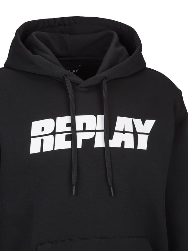 Replay hoodies combineren casual stijl met comfort. Ze bieden een comfortabele pasvorm en zijn perfect voor ontspannen dagen of sportieve activiteiten. Met merk specifieke ontwerpen en moderne details geven ze elke outfit een trendy uitstraling en zijn een must-have voor streetwear-fans.