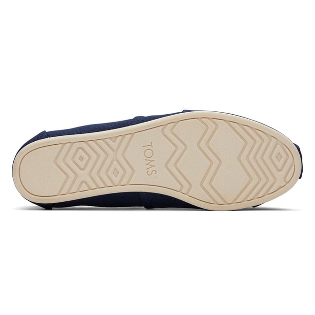 Our day one women's Alpargata slip-on is now designed using earth-conscious materials to lessen your impact on the planet and bring maximum comfort to your day-to-day shoe.