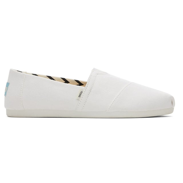 Our day one women's Alpargata slip-on is now designed with materials to bring maximum comfort to your day-to-day shoe. Step into these espadrilles in black recycled cotton canvas, and spark change with every stride.