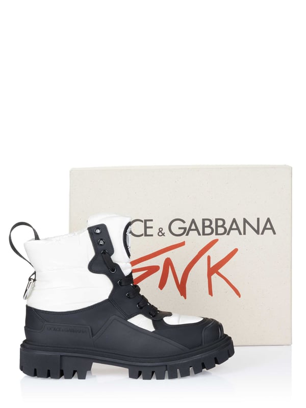 68% poliéster, 20% piel de becerro, 8% poliamida, 4% poliuretano; Botas Dolce & Gabbana;  Modelo: CT0756 AQ065 15;  Mano de obra de alta calidad;  Punta redonda;  Cordón clásico;  Suela de goma antideslizante;  Altura de la suela: 3 cm;  Detalles del logotipo de Dolce & Gabbana