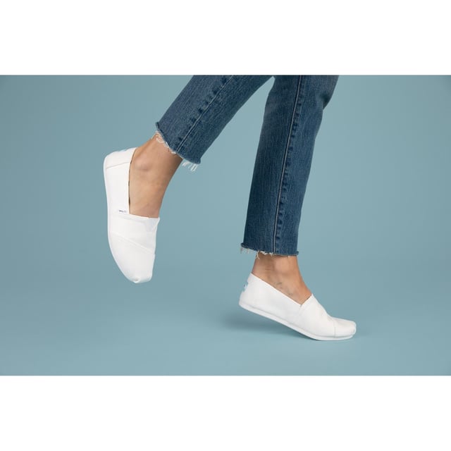 Our day one women's Alpargata slip-on is now designed with materials to bring maximum comfort to your day-to-day shoe. Step into these espadrilles in black recycled cotton canvas, and spark change with every stride.