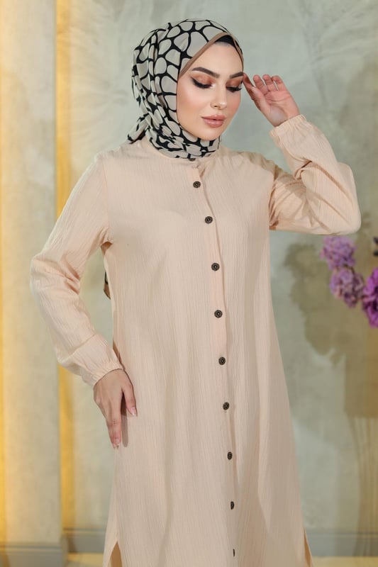 Stoffmerkmal: Hergestellt aus gekämmtem Leinenstoff.Produktmerkmal: Es handelt sich um ein neues Hijab-Modestück der Saison. Es ist ungefüttert. Die Tunika hat vordere Knöpfe, die verwendet werden können. Der Rock hat einen seitlichen Schlitz. Die Manschetten sind elastisch. Die Hose hat einen elastischen Bund. Aufgrund von Konzeptaufnahmen kann es zu leichten Farbabweichungen vom Produktbild kommen. Das Model trägt
