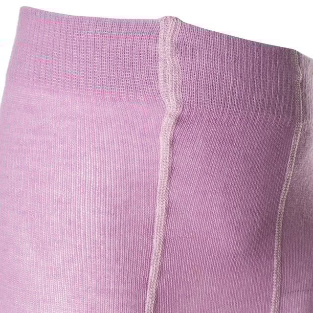 El Body de Algodón Stretch Super Fit es un esencial en el guardarropa de los más pequeños, diseñado para ofrecer comodidad y libertad de movimiento. Fabricado con algodón de alta calidad y un material elástico, este body se adapta perfectamente al cuerpo del bebé, asegurando un ajuste óptimo durante todo el día.

El Body de Algodón Stretch es ideal para una variedad de actividades, desde jugar y explorar hasta ocasiones más formales. Su suave tejido es delicado con la piel sensible de los niños, proporcionando una sensación agradable y cómoda, sin irritaciones. Además, su excelente ajuste permite a los bebés moverse con facilidad, ideal para sus primeros pasos y juegos.

Este body es versátil y se puede combinar fácilmente con vestidos, faldas o chaquetas, lo que lo convierte en una elección perfecta para cualquier atuendo. Su diseño y funcionalidad hacen del Body de Algodón Stretch Great Fit una opción práctica para los padres que buscan calidad en la ropa de sus hijos.

El Body de Algodón Stretch es una elección cómoda y elegante, que ofrece tanto confort como estilo. En esta prenda, los bebés disfrutarán de un ajuste perfecto y una gran libertad de movimiento, todo mientras lucen adorables y a la moda.
Composición: 70% Algodón, 28% Poliamida, 2% Elastano
Cuidado:
- Lavar a mano.
- No usar blanqueador.
- No usar secadora.
- No planchar.
- No limpiar en seco.