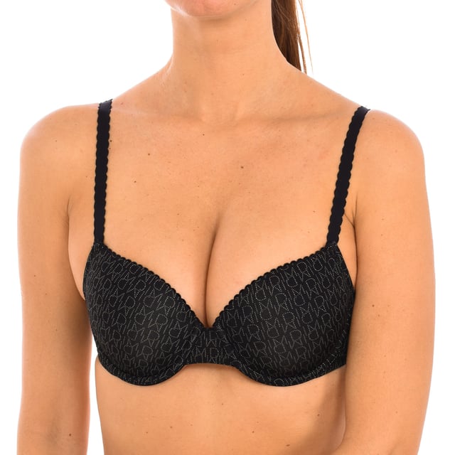 Top Comfort Bra from the DIM brand.
 With rings and cup.
 With adjustable straps.
 Hook and eye closure with 3 positions.
 Soft and breathable fabric.
 Elastic sides.
 Microfiber fabric.
 Matching seams.
 Composition: 90% Polyamide, 10% Elastane
 Care:
Wash at max temperature 30º.
 Do not use bleach.
 Do not use dryer.
 Do not iron.
 Do not dry clean.