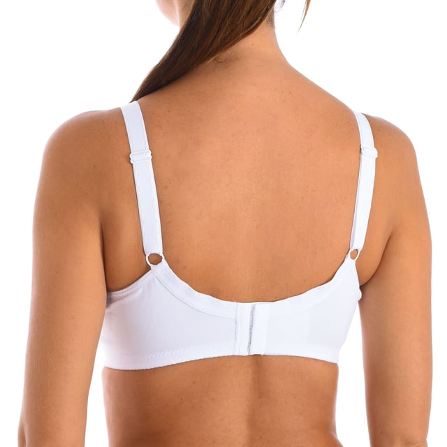 The Patricia women's cotton underwire bra is an ideal choice that combines comfort and support. Designed for everyday use, this bra offers a perfect fit, allowing you to feel confident and comfortable at all times.

 Characteristics:

 - Made of soft cotton.
 - Integrated hoops for support.
 - Double-layer preformed layer.
 - Adjustable straps.
 - Rear closure that ensures a good fit.

 The Patricia women's cotton underwire bra is a practical and elegant choice for women looking for the perfect combination of style and comfort. Ideal for everyday wear, it guarantees adequate support while maintaining the softness of cotton in contact with the skin.
 Composition: 45% Polyamide, 43% Cotton, 12% Elastane
 Care:
Hand wash with cold water.
 Use neutral soap.
 Do not use bleach.
 Rinse without twisting.
 Iron only the non-elastic parts.