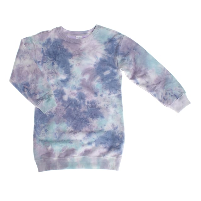 Vestido tipo sudadera para niña confeccionado en un tejido suave y afelpado, ideal para mantener el calor en días frescos. 

Su diseño de corte holgado proporciona una gran libertad de movimiento, asegurando comodidad durante todo el día. 

Cuenta con mangas largas rematadas en puños acanalados que se ajustan suavemente a las muñecas, y un escote redondo clásico que añade un toque casual. 

El dobladillo recto completa este estilo versátil, perfecto para el uso diario o para crear un look relajado en cualquier ocasión.
 Composición: 77% Algodón, 23% Poliéster
 Cuidados:
- Lavar a máquina en agua fría  y ciclo delicado.
- Usar detergentes suaves.
- Usar secadora a baja temperatura.
- Planchar a bajas temperaturas.
- No lavar en seco.