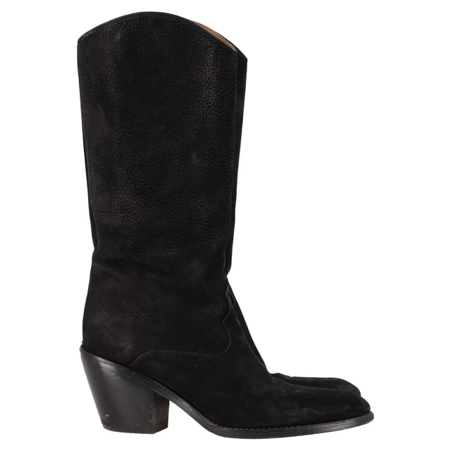 VINTAGE, RRP AS NEW
The Chloé Western Cowboy Boots in black leather and suede are a stylish and bold twist on a classic design. Combining rich black leather with soft suede accents, these boots feature iconic Western-inspired details, including subtle stitching and a pointed toe. The stacked heel provides added height while maintaining comfort, making these boots perfect for both day and night wear. With their unique mix of textures and timeless design, they are a statement piece that adds edge and sophistication to any outfit.

Styling Tip:
Pair the Chloé Western Cowboy Boots with a flowy midi skirt or dress for a chic, bohemian-inspired look. These boots also look great with skinny jeans or tailored trousers for an effortlessly cool, everyday outfit. Add a leather jacket or a fringed cardigan for a complete Western-inspired ensemble. The black leather and suede combination gives these boots versatility, allowing them to seamlessly fit into both casual and more elevated outfits.

Chloé Western Cowboy Boots in Black Leather and Suede

Condition: Very good
Signs of wear: Minor markings, Lightly used but very well maintained. Minor mark at soles & creasing, light scuffing at the soles and heels.
Packaging: None
Color: Black
Material: Leather | leather
Size: EU | 38.5
Measurements: Heel height: 80; Insole length: 250
SKU: NAPPUGBSH457154W